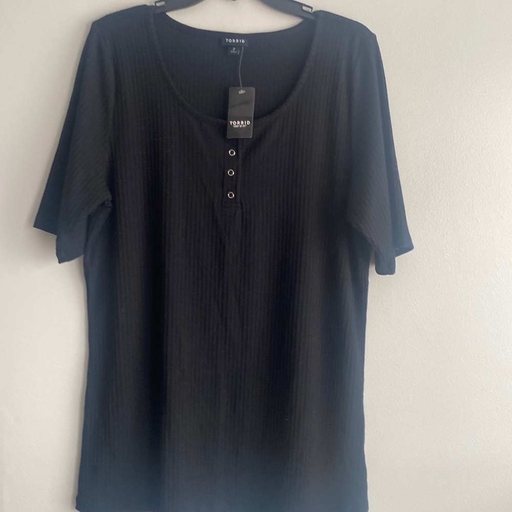 New Black tihert Torrid size 2 -XL